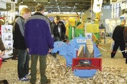 Bioenergy was a special feature at EuroTier 2006 . There was a great deal of interest in wood-chipping equipment, allowing the most efficient use of wood for heat production