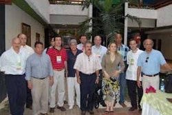 Miembros de Feed Latina, incluyendo Flavia Ferreria de Castro, durante una reunión en Cuba en 2009