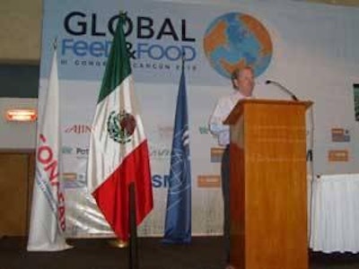 Joel G. Newman, Presidente Ejecutivo de la AFIA, habla en el Congreso Global de Alimentación