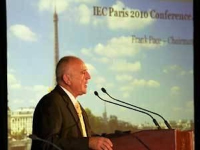 Frank Pace de Australia abre la reunión de la IEC