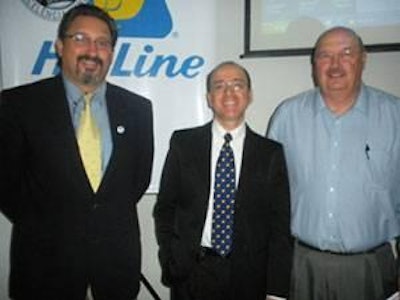 Los Srs. Francisco Portela, Jesús Arango y Herman John Kuhl Jr. durante la reunión realizada por Hy-Line.