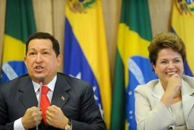 El presidente de Venezuela Sr. Hugo Chávez con la presidenta de Brasil Dilma Rousseff