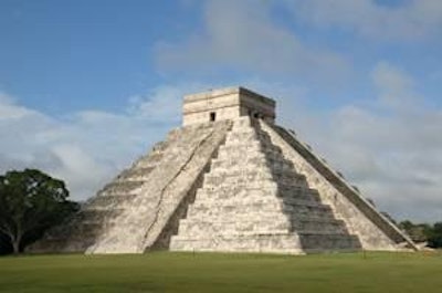 El Castillo, pirámide localizada en la enorme zona arqueológica de Chichen Itzá, una de las mejor conservadas y de las más impresionantes del mundo maya.