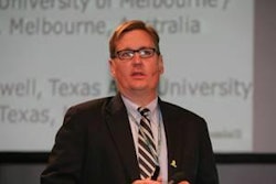 Una población microbiana equilibrada y saludable podría permitir que los mecanismos de defensa inmunitaria intestinal lograr un desempeño óptimo, señala David J. Caldwell.