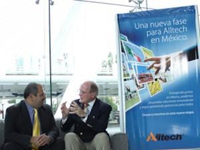 El presidente y fundador de Alltech Dr. Pearse Lyons presentó en México a un renovado equipo que dirigirá “Alltech México”.