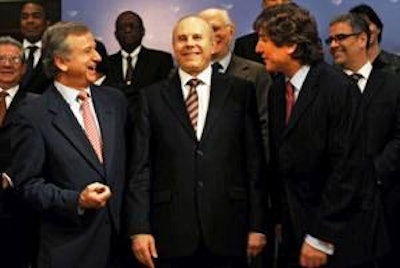 Unión de Naciones Sudamericanas, Unasur se reunieron en Argentina, creando un fondo anticíclico regional para hacer un frente común ante una posible crisis económica.