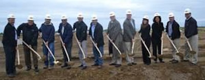 Todos comprometidos en el innovador proyecto de la nueva Planta de Incubar para Línea Genética de Perry, su construcción será concluida en febrero de 2012.