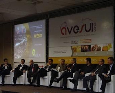 Mesa redonda de los conferencistas y presidentes de asociaciones de Brasil para analizar la situación de los granos