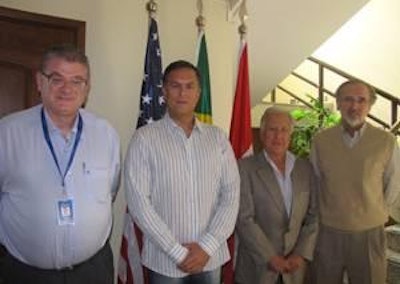 Iván Lauandos, Ulises Quevedo, Rafael Quevedo y Ullrich Koehler en las oficinas de la empresa en Campinas, SP.