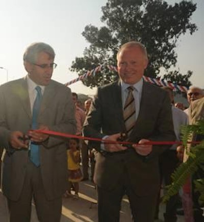 Executive vice president of the Skretting Group Knut Nesse and Güllük Mayor Aytunc Kayrakci at ribbon-cutting ceremony of the new firm.
