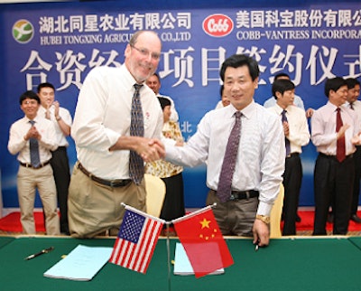 Cobb’s Jerry Moye and Hubei Tong Xing Agriculture Co.’s Yang Shenghong celebrate signing an agreement for a new joint venture company in China.