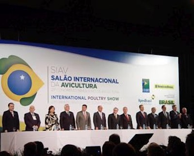 Many Brazilian politicians and poultry industry personalities attend the inauguration of SIAV.