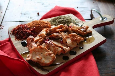 La línea de Ali Baba de cocina libanesa incluye kebabs de pollo y otros productos de pechuiga dirigidos al segmento de comida informal. | Foto cortesía de Unitherm Food Systems