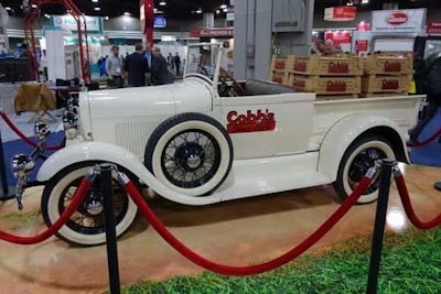 El camión de pollitos Cobb Ford modelo 1929 A completamente restaurado se mostró con orgullo en la feria. | Foto cortesía de Cobb-Vantress