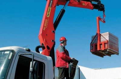 A retractable hydraulic arm can be used to load and unload the cages and birds.