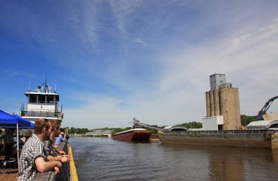 A barge trip down the Mississippi River to view agricultural shipping facilities is one attraction of pre-World Pork Expo tours offered by the National Pork Producers Council. | NPPC