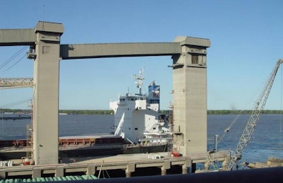 Argentina tiene excelentes instalaciones portuarias cercanas a la zona de producción, que le permite exportar con facilidad a todo el mundo.
