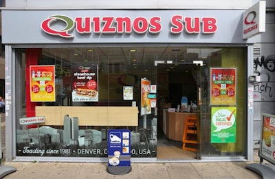 Quiznos has committed to sourcing only slower-growing broilers for its supply chain by 2024. | Tupungato, Bigstock