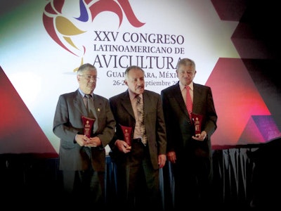 Trenchi, Cervantes y Crivelli recibieron su reconocimiento en Guadalajara. Foto cortesía de Benjamín Ruiz.