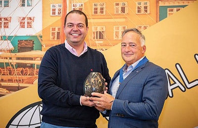 Gonzalo Moreno, FENAVI executive president, receiving the IEC’s Golden Egg Award, presented for the best egg marketing and promotional campaign.(Courtesy of International Egg Commission)