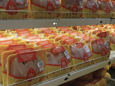 Ecuadorian poultry products are more expensive than those of neighboring countries which makes exports difficult and encourages illegal imports. | (Benjamín Ruiz)