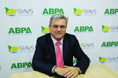 Ricardo Santin, Chief Executive Officer of the Brazilian Association of Animal Protein points out that the Brazilian poultry industry has no need to engage in deforestation, it has found plenty of other ways to raise output. Benjamín Ruiz