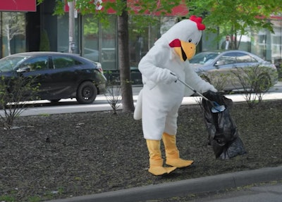 When you are raised right, you do good things like clean up litter in public areas. Chicken Farmers of Canada's new promotion brings attention to how Canadian chicken is raised right.