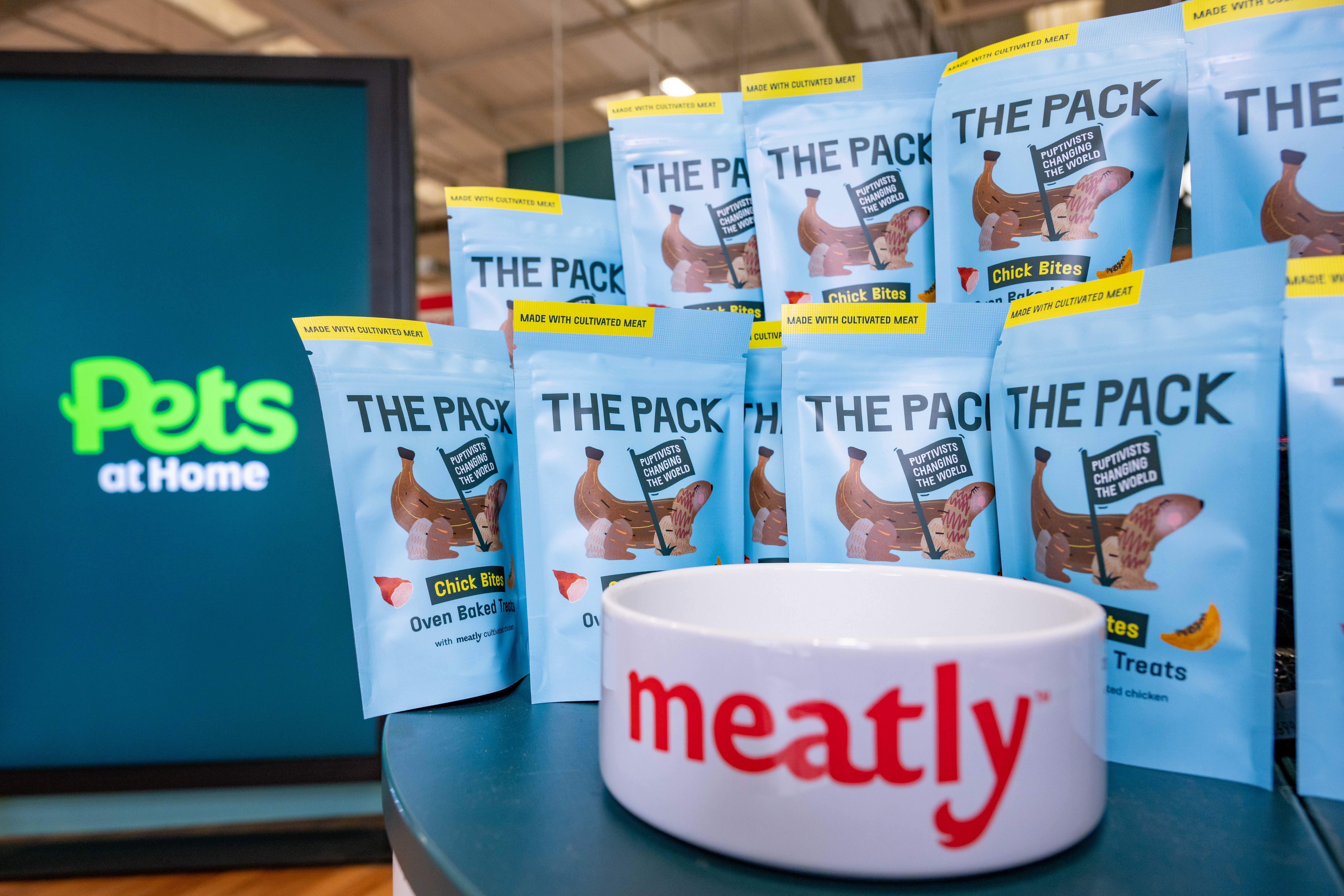 World's first lab-grown chicken pet food makes debut | WATTPoultry.com