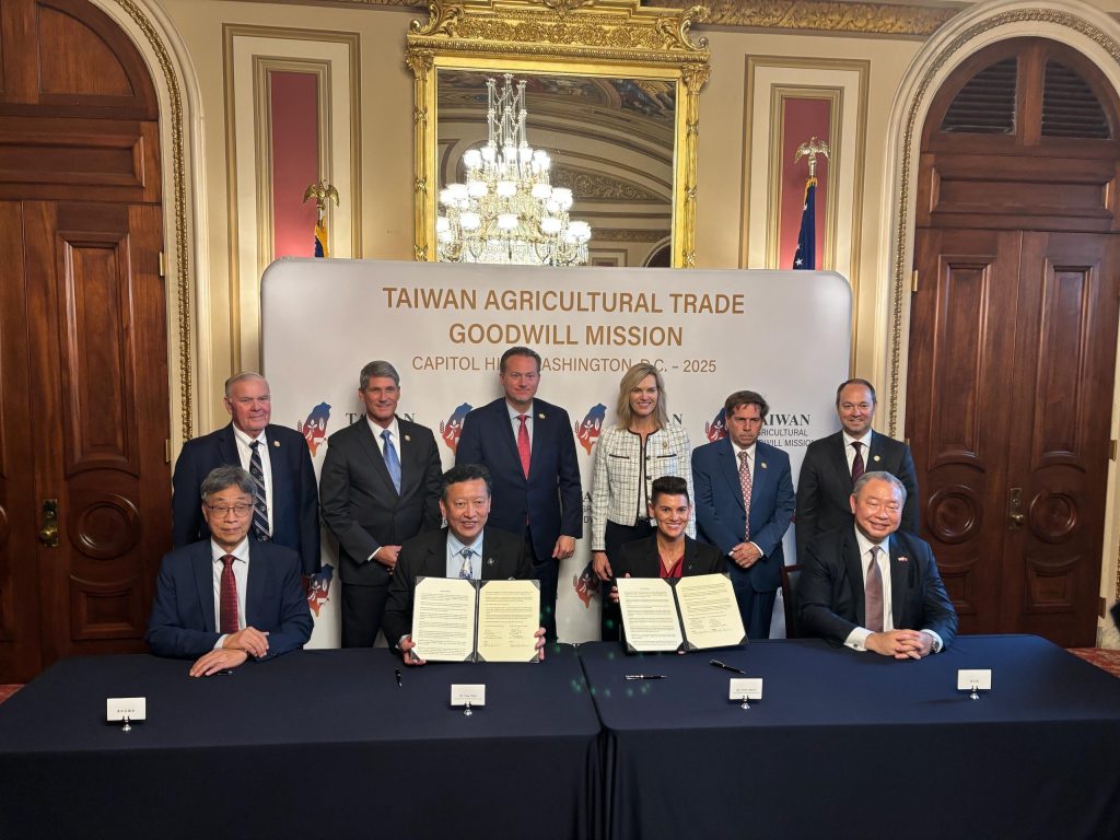 U.S. Grains & BioProducts Council (USGBC) Past Chairwoman Verity Ulibarri (front, second from right) recently signed a letter of intent (LOI) with the Taiwan Feed Industry Association, signifying its intent to purchase more than $2 billion of U.S. corn and corn co-products between 2026 and 2029.