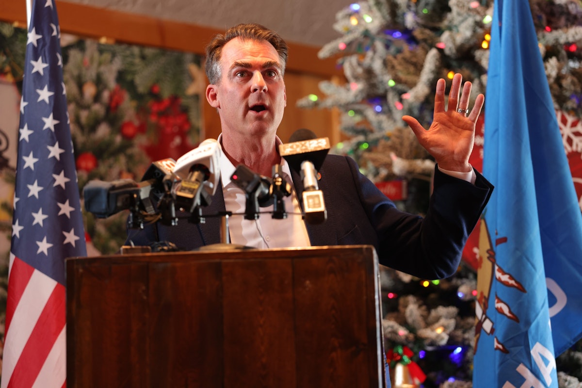 Oklahoma governor meets with poultry growers to show support